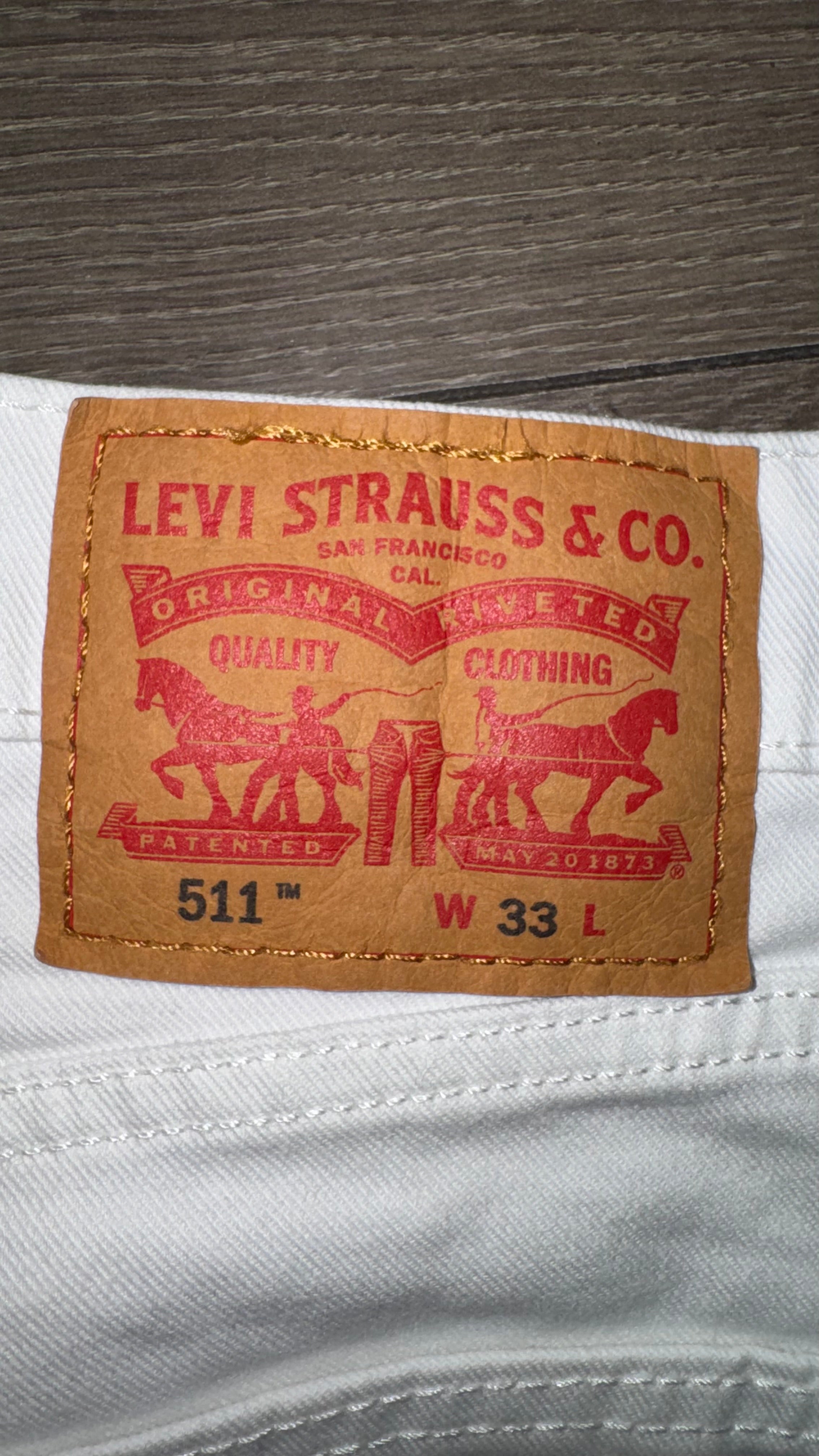 BERMUDA LEVIS