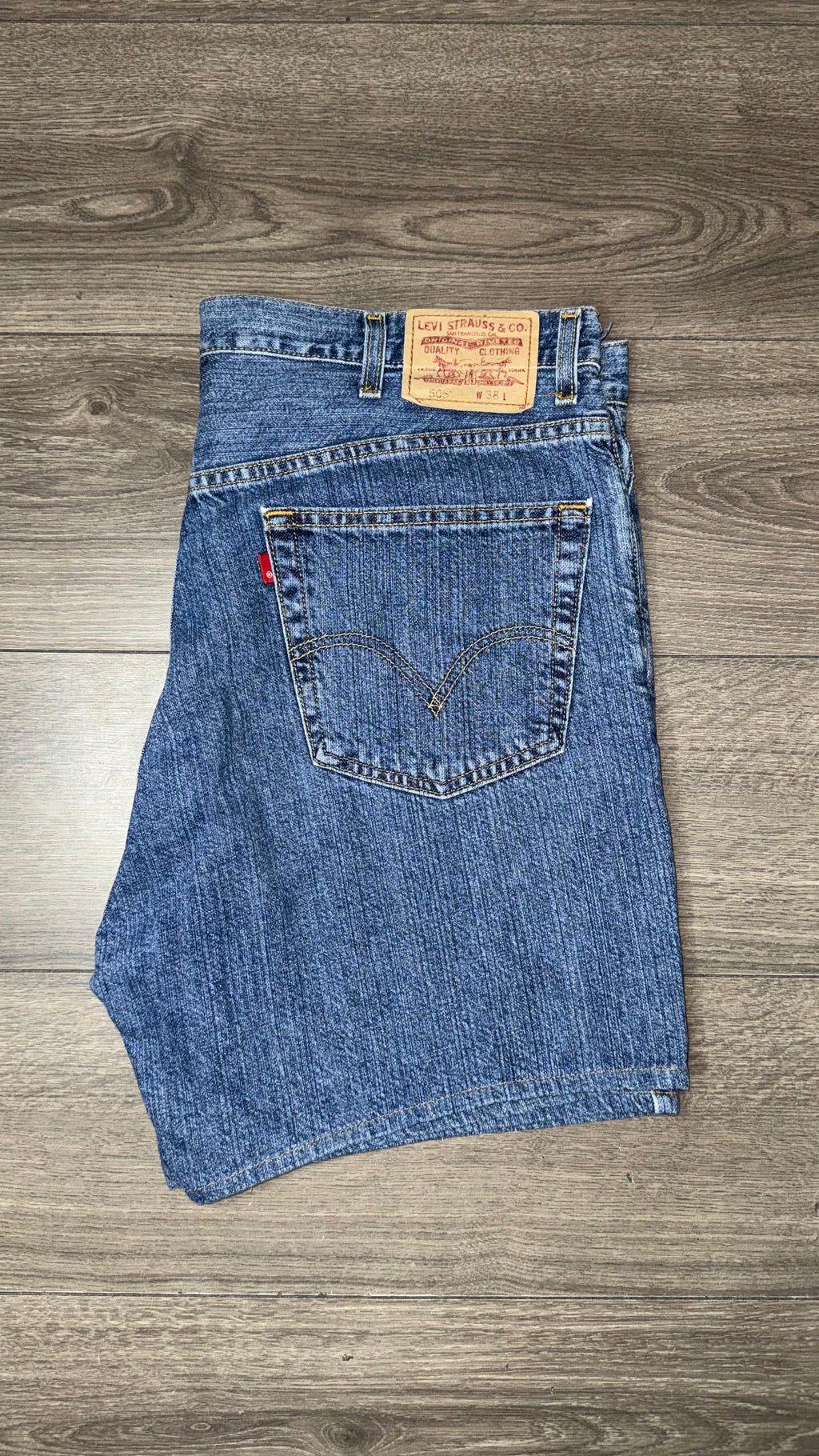 BERMUDA LEVIS