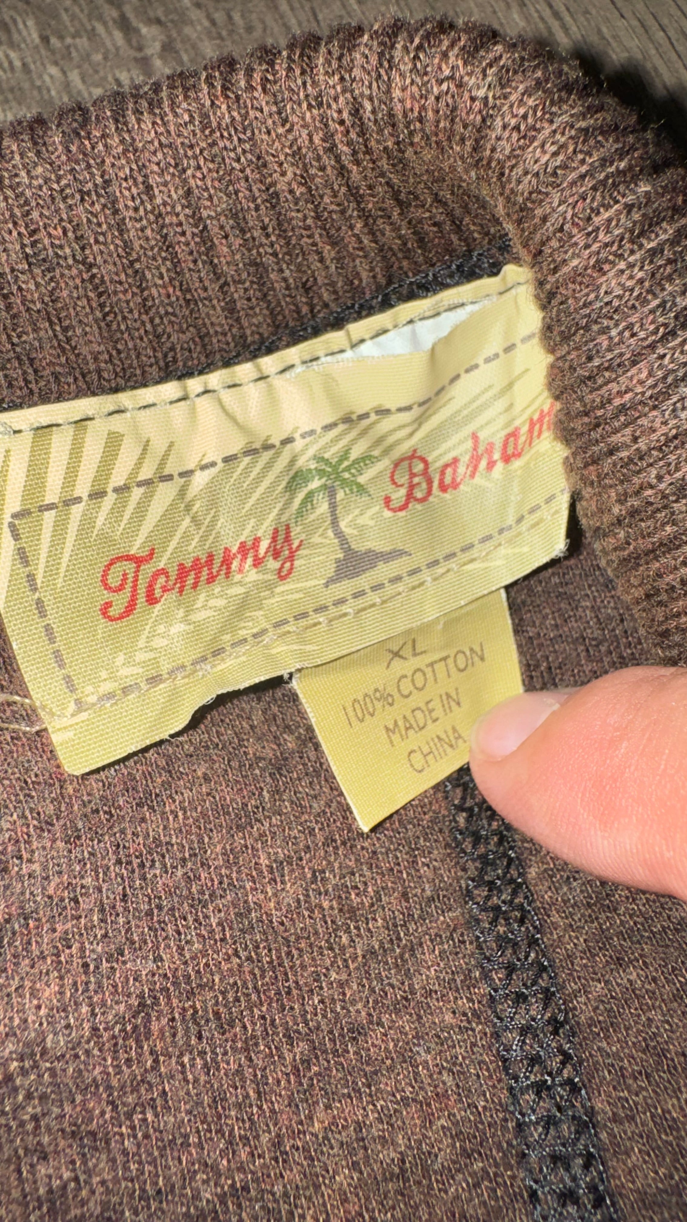 SUÉTER TOMMY BAHAMA