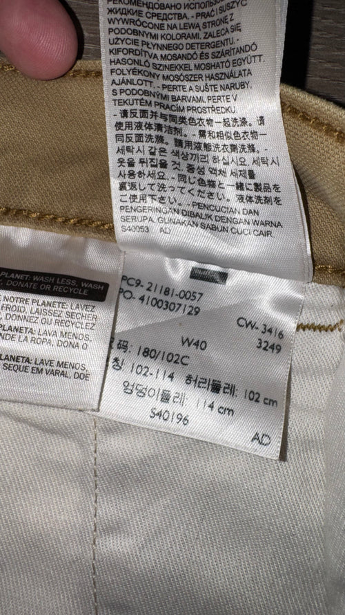 BERMUDA LEVIS