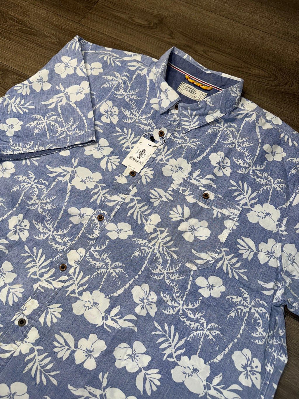 PLAYERA FREE PLANET