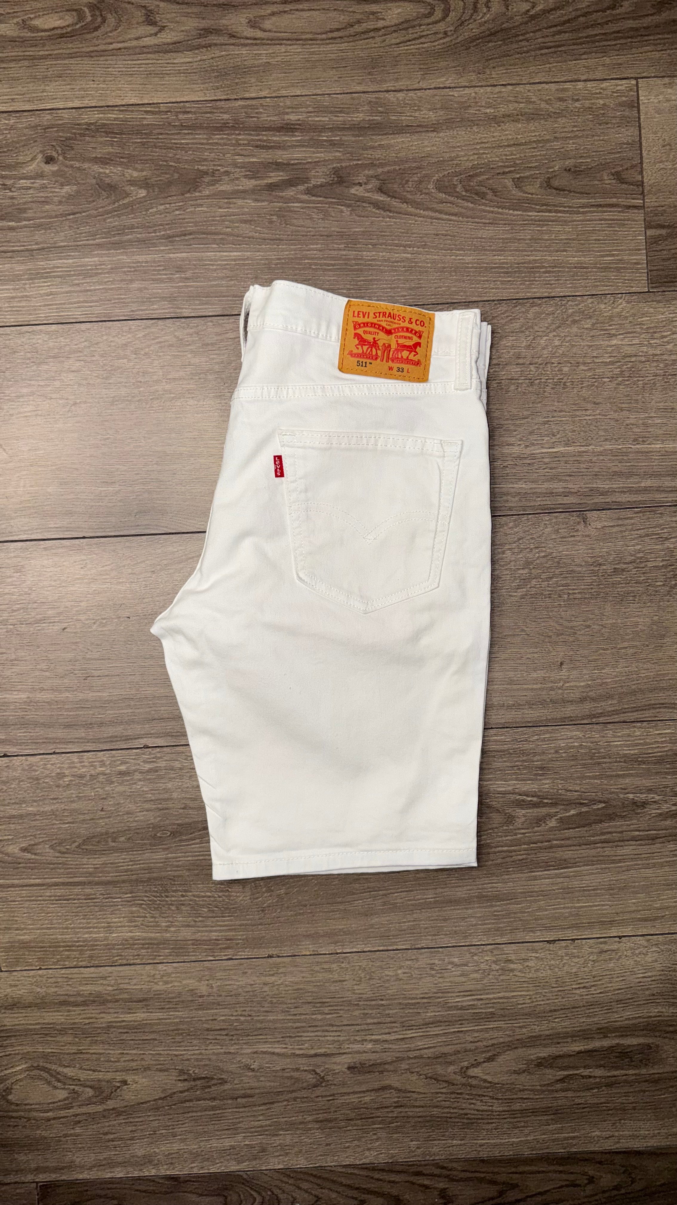 BERMUDA LEVIS
