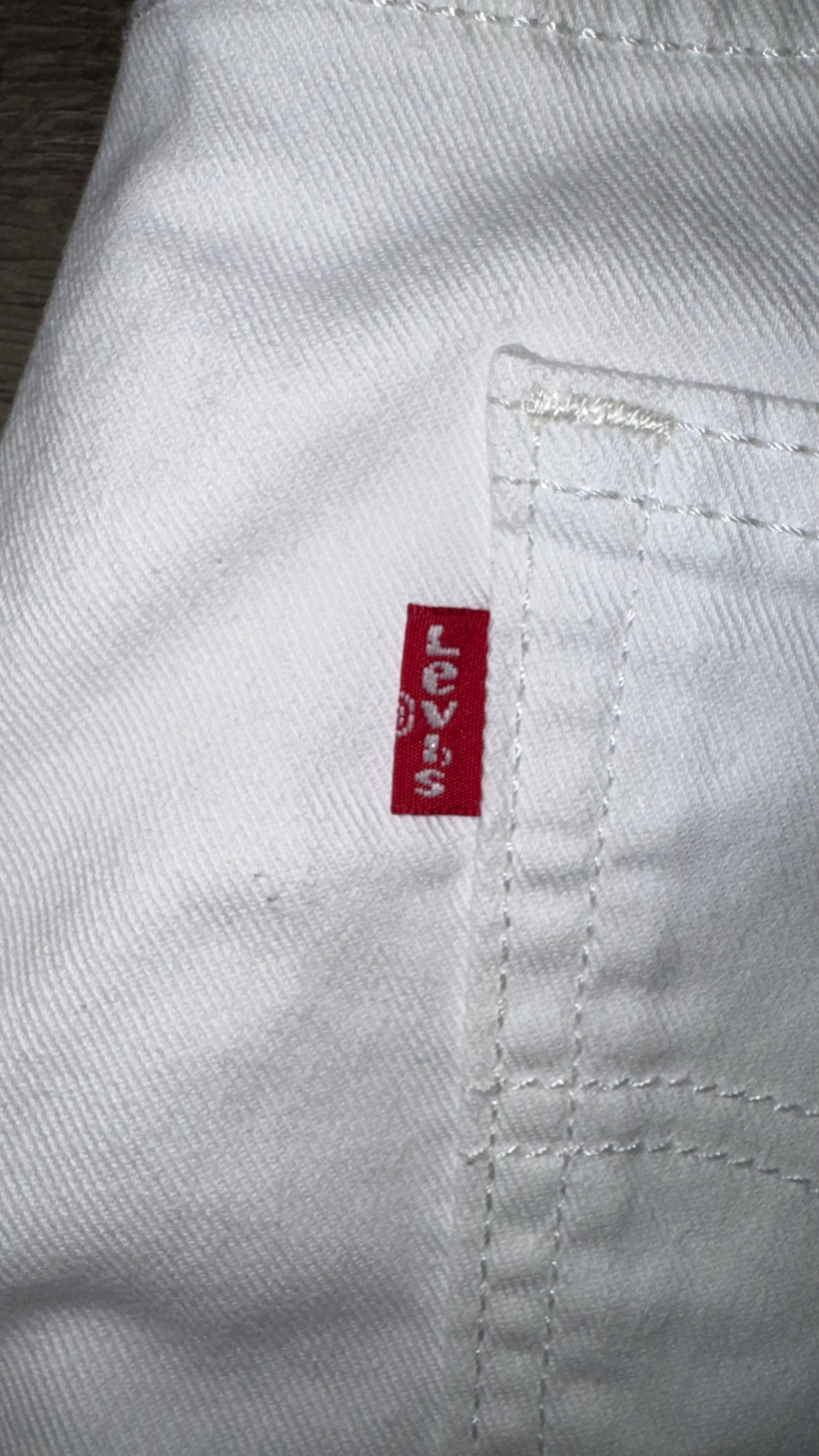 BERMUDA LEVIS