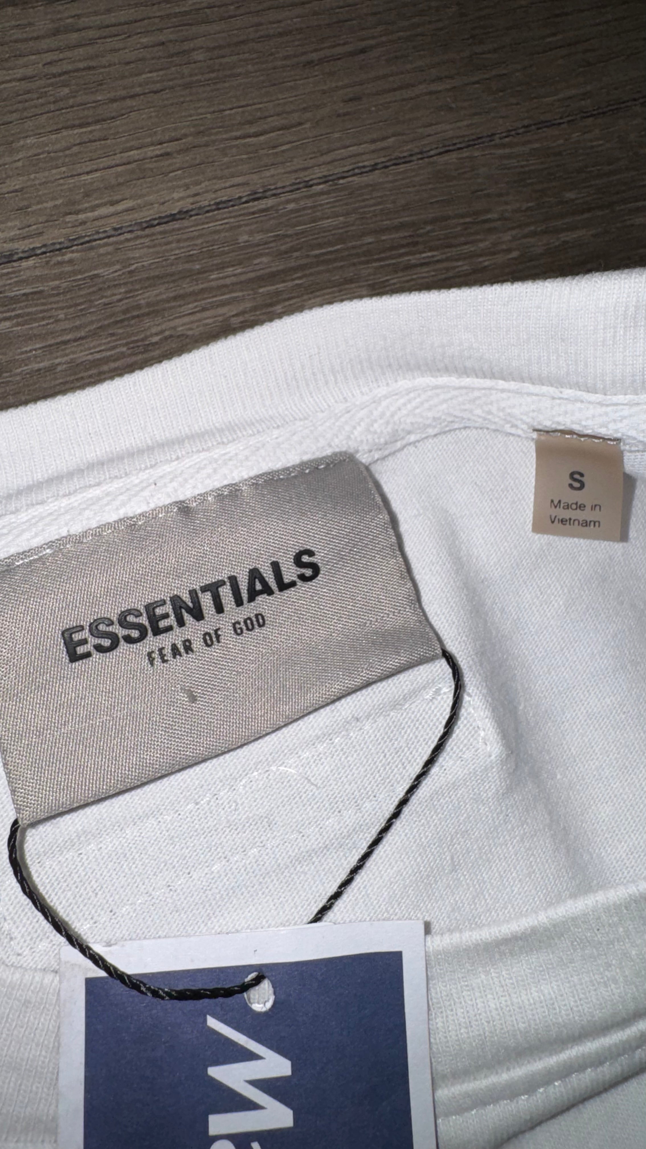 PLAYERA ESSENTIALS