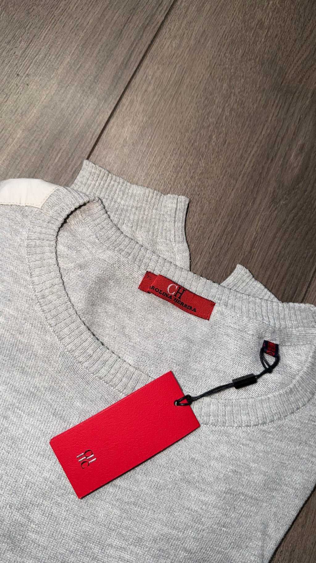 SUÉTER CAROLINA HERRERA