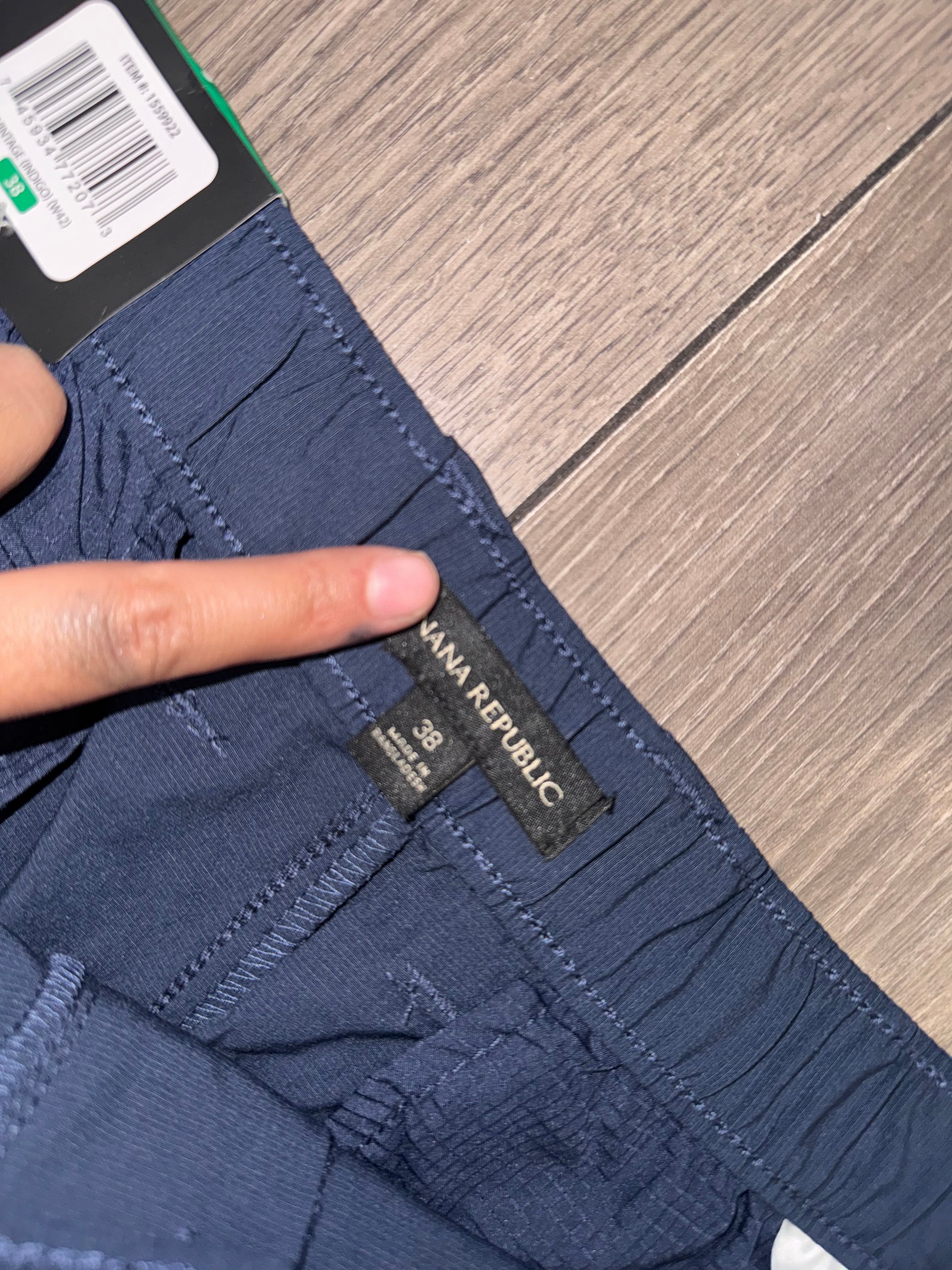 38 BERMUDA BANANA REPUBLIC