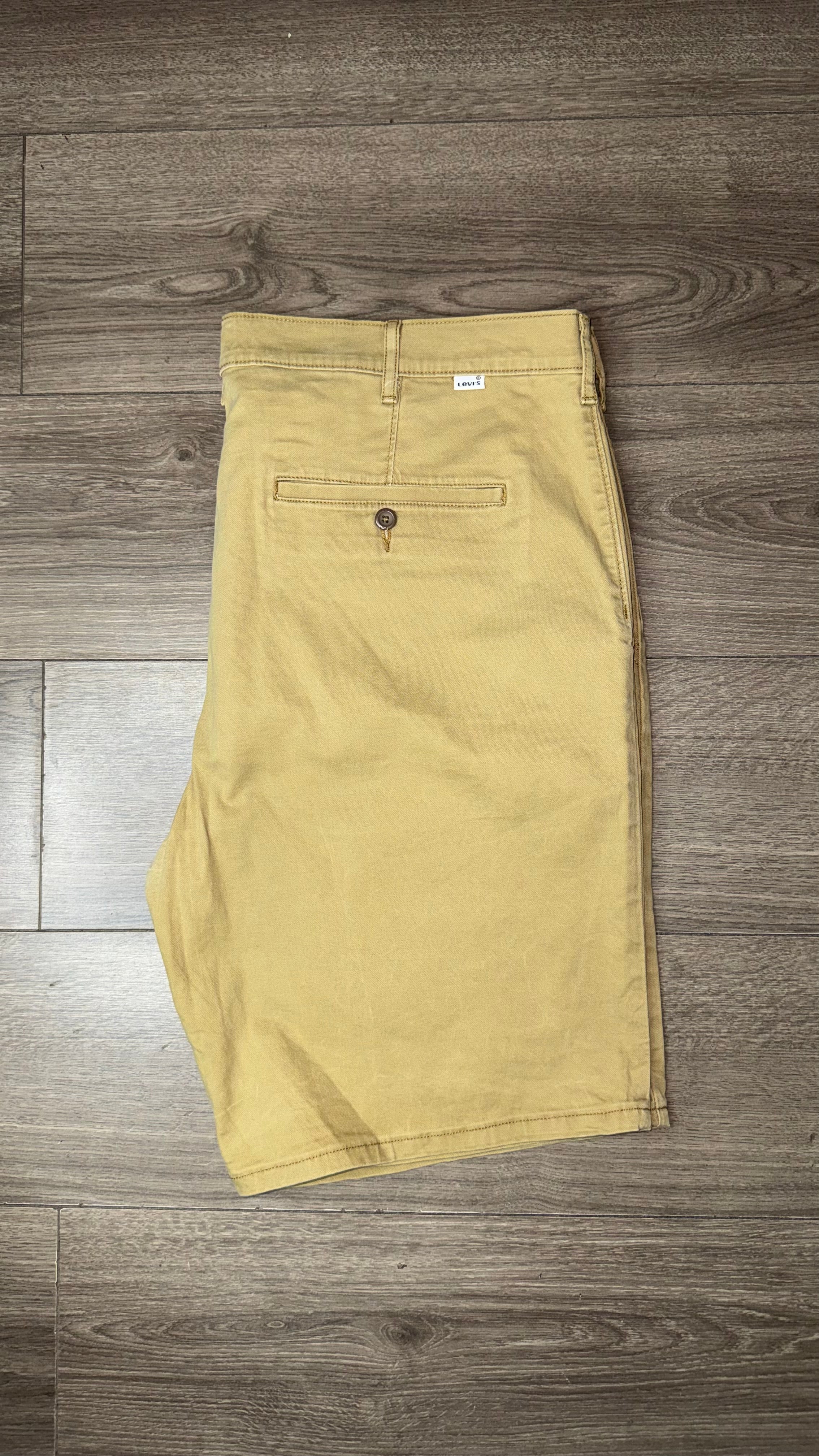 BERMUDA LEVIS