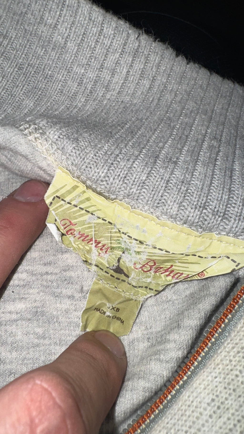 SUÉTER TOMMY BAHAMA